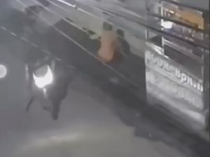 Viral Besi Penutup Got di Bogor Dicuri Maling Bermotor Tengah Malam Viral Besi Penutup Got di Bogor Dicuri Maling Bermotor Tengah Malam