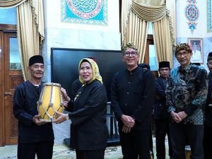 Lestarikan Silat, Bupati Serang Beri Bantuan Gendang ke 20 Paguron