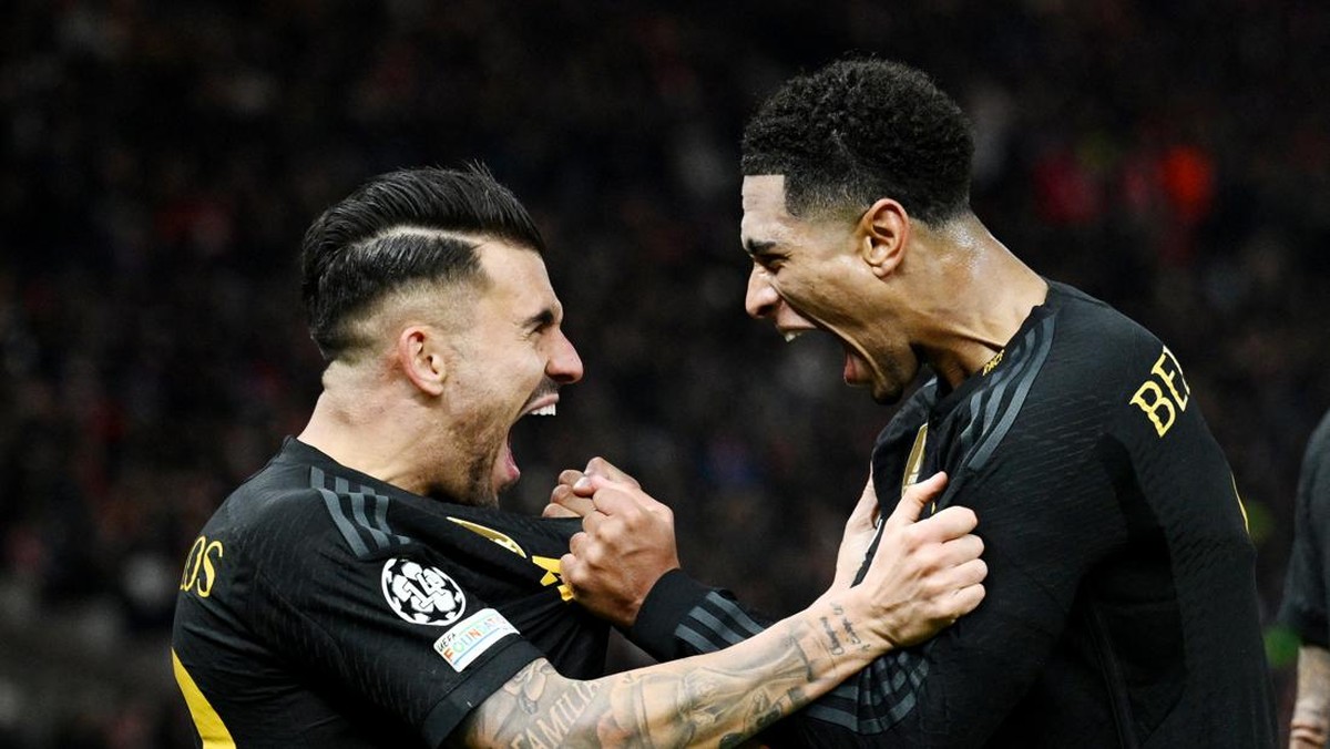 Dani Ceballos (kiri) merayakan golnya bersama Jude Bellingham. Foto: REUTERS/ANNEGRET HILSE