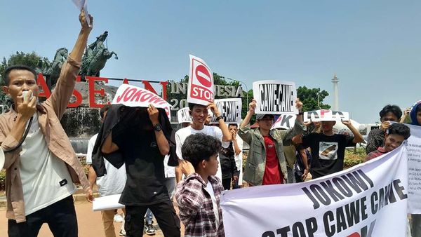 Gerakan Mahasiswa Koalisi Indonesia Maju Demo di Patung Kuda