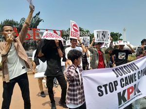 Gerakan Mahasiswa Koalisi Indonesia Maju Demo di Patung Kuda