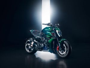 Tampang Motor Rp 1 Miliaran yang Hanya Ada 550 Unit! Tampang Motor Rp 1 Miliaran yang Hanya Ada 550 Unit!