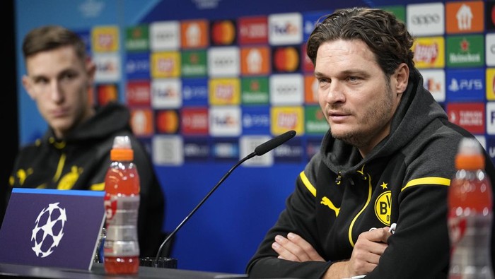 Dortmunds head coach Edin Terzic, right, talks to the media side Dortmunds Nico Schlotterbeck, left, at a press conference ahead of the Champions League Group F soccer match between Borussia Dortmund and Paris Saint-Germain in Dortmund, Germany, Tuesday, Dec. 12 , 2023. (AP Photo/Martin Meissner)