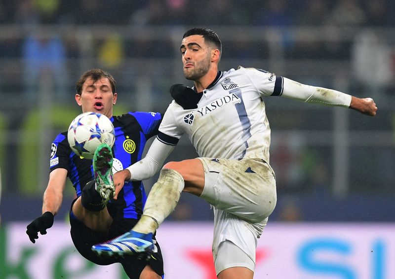 Soccer Football - Champions League - Group D - Inter Milan v Real Sociedad - San Siro, Milan, Italy - December 12, 2023 Real Sociedad's Mikel Merino in action with Inter Milan's Nicolo Barella REUTERS/Daniele Mascolo