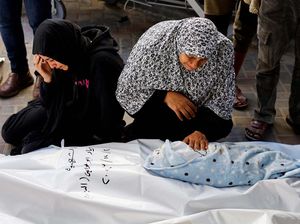 Alasan Wanita di Gaza Pakai Jilbab 24 Jam di Tengah Gempuran Israel Alasan Wanita di Gaza Pakai Jilbab 24 Jam di Tengah Gempuran Israel