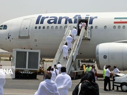 Perdana setelah 9 Tahun, Jemaah Umrah Iran Terbang Lagi ke Tanah Suci