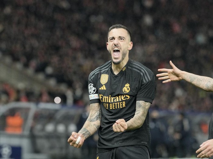 Real Madrid's Joselu celebrates after scoring his side's second goal during the Champions League group C soccer match between Union Berlin and Real Madrid at the Olympiastadion in Berlin, Tuesday, Dec. 12, 2023. (AP Photo/Markus Schreiber)