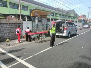 Tabrak Halte Trans Jogja di Kotagede, Pemotor Emak-emak Meninggal Tabrak Halte Trans Jogja di Kotagede, Pemotor Emak-emak Meninggal