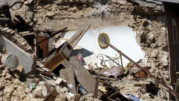 Sereem... Jeroan Rumah di Kota Hantu yang Kosong 14 Tahun