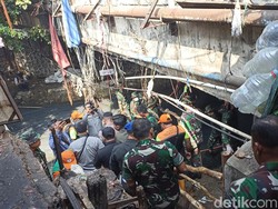 TNI-Pemprov DKI Bersih-bersih Kali Krukut, KSAD hingga Heru Budi Hadir