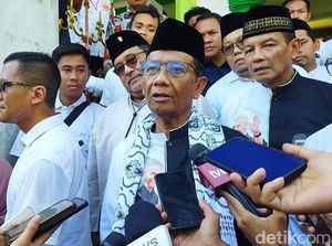 Mahfud Md Sowan ke Kediaman Abuya Muhtadi, Makan Berdua