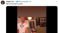 Bayern kayak meledek MU nih supaya ga lolos ke babak 16 besar Liga Champions. (Foto: Twitter @Timmyyo00)