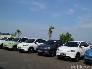 Mobil Listrik CBU Dapat Insentif, Harga Bisa Turun?