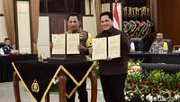 Momen Kapolri-Erick Thohir Teken MoU Polri-PSSI Demi Sepakbola RI