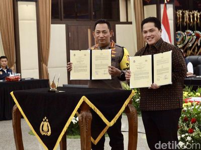 Momen Kapolri-Erick Thohir Teken MoU Polri-PSSI Demi Sepakbola RI