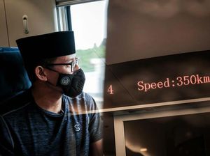 Momen Pertama Sandiaga Naik Whoosh