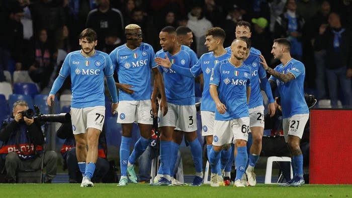 Napoli Soccer Football - Champions League - Group C - Napoli v S.C. Braga - Stadio Diego Armando Maradona, Naples, Italy - December 12, 2023 Napoli's Victor Osimhen celebrates scoring their second goal with teammates REUTERS/Ciro De Luca