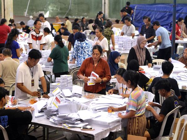 Begini Suasana Pelipatan Surat Suara Pemilu 2024