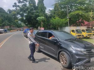 Pemotongan Batu Jalur Camba Maros, Kemacetan Terjadi Jelang Lokasi Penutupan