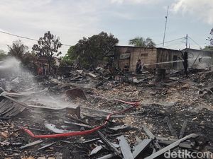 Diduga Korsleting Listrik, Gudang Kayu dan Mebel di Nusa Dua Ludes Terbakar Diduga Korsleting Listrik, Gudang Kayu dan Mebel di Nusa Dua Ludes Terbakar