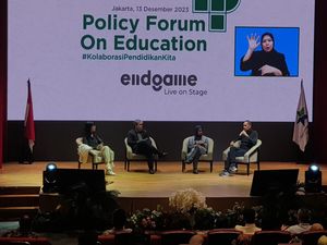Antara Peningkatan Kualitas Guru atau Pergantian Kurikulum, Mana yang Lebih Penting? Antara Peningkatan Kualitas Guru atau Pergantian Kurikulum, Mana yang Lebih Penting?