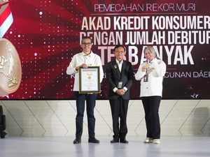 2.312 Debitur Teken Akad Kredit Massal, Bank Jatim Pecahkan Rekor MURI 2.312 Debitur Teken Akad Kredit Massal, Bank Jatim Pecahkan Rekor MURI