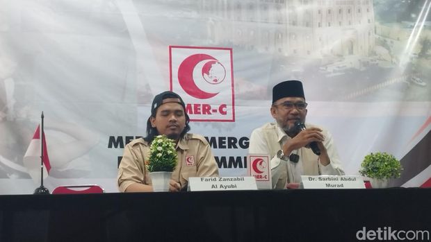 Relawan MER-C di Gaza, Farid Zanzabil Al Ayubi, telah tiba di RI. Ketua Presidium MER-C Sarbini Abdul Murad menyebut Farid sudah 4 tahun jadi relawan di Gaza. (Brigitta B/detikcom)