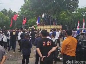 Ribuan Warga Geruduk Kantor Bupati Banyuasin, Ada Apa?