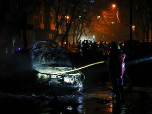 Rudal Rusia Hantam Kompleks Apartemen di Kyiv