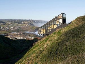 Ngeri... Rumah Tepi Bukit, Siapa yang Berani Tinggal?