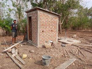 Bertahun-tahun BAB di Hutan, Warga Dapat Bantuan 65 Toilet