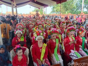 Menyingkap Mitos Bunga Layu Gadis Ngarot Tanda Tak Perawan Menyingkap Mitos Bunga Layu Gadis Ngarot Tanda Tak Perawan