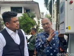 Bobby Resmikan Pengisian Daya Mobil Listrik di Balai Kota Medan