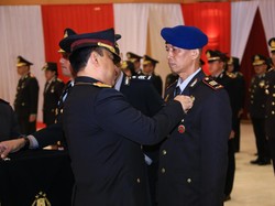 209 Personel Polri Dianugerahi Tanda Jasa Bintang Bhayangkara Nararya