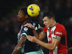 Ini Kapten Sheffield United yang Tolak Pakai Ban Kapten Pelangi Ini Kapten Sheffield United yang Tolak Pakai Ban Kapten Pelangi