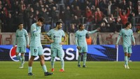 Setelah El Clasico, Barca arungi 10 laga di seluruh kompetisi. Hasilnya empat kali menang, dua kali seri, dan empat kali kalah (AP)
