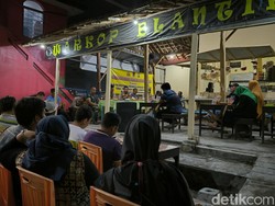 Cangkrukan di Warkop, Warga Lakarsantri Curhat CCTV dan Macet ke Polisi