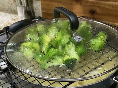 Kocak! 10 Tips Memasak dari Netizen yang Bikin Tepuk Jidat