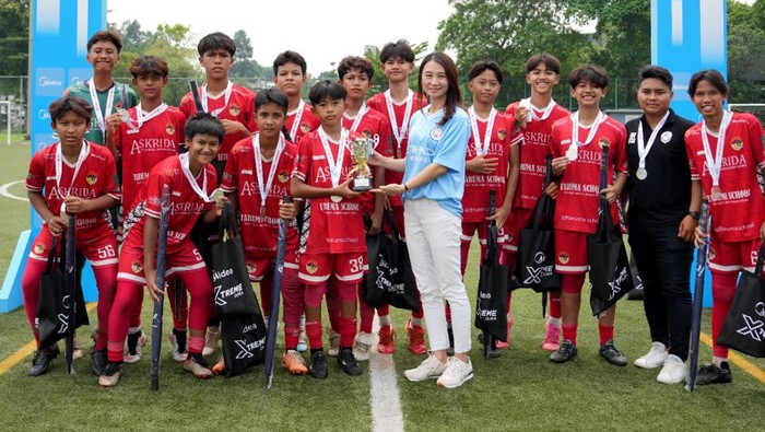 Dukung Pertumbuhan Sepak Bola Tanah Air Menjaring Bibit Muda Sepak bola menjadi salah satu olahraga paling populer di Indonesia. Olahraga ini juga diganderungi semua kalangan dan lapisan masyarakat.