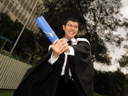 Congrats! Iqbaal Ramadhan Lulus Kuliah dari Monash University
