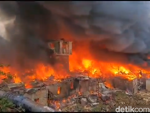 Kebakaran Rumah di Manggarai, Asap Hitam Sempat Membubung