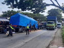 Penampakan Kecelakaan Truk di Juwana, Lalin Pantura Pati Macet!