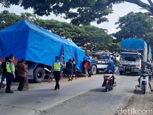 Pantura Juwana Pati Lancar Lagi, Sempat Macet gegara Truk Gandeng Vs Tangki Pantura Juwana Pati Lancar Lagi, Sempat Macet gegara Truk Gandeng Vs Tangki