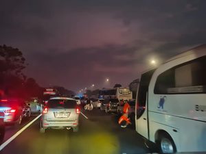 Demo Buruh di Cipularang Bubar, Lalin Sudah Normal Demo Buruh di Cipularang Bubar, Lalin Sudah Normal