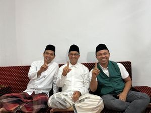 Potret Semringah UAS Sampaikan Dukung Anies-Muhaimin di Pilpres 2024 Potret Semringah UAS Sampaikan Dukung Anies-Muhaimin di Pilpres 2024