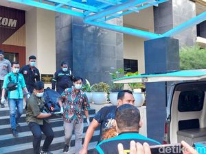 Tragis Mantan Mahasiswi UB Akhiri Hidup dengan Lompat dari Lt 12 Gedung Filkom Tragis Mantan Mahasiswi UB Akhiri Hidup dengan Lompat dari Lt 12 Gedung Filkom