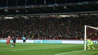 Micah Hamilton dan Oscar Bobb membawa Man City memimpin dua gol, lalu sempat dibalas Red Star lewat Hwang In Beom. Penalti Kalvin Phillips mengembalikan margin dua gol, sebelum ditipiskan lagi oleh Aleksandar Katai.  