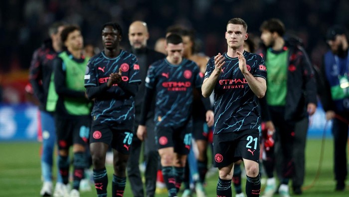 Man City Sempurna dan Ukir Rekor di Liga Champions Soccer Football - Champions League - Group G - Crvena Zvezda v Manchester City - Rajko Mitic Stadium, Belgrade, Serbia - December 13, 2023
Manchester City's Sergio Gomez applaud fans after the match REUTERS/Marko Djurica