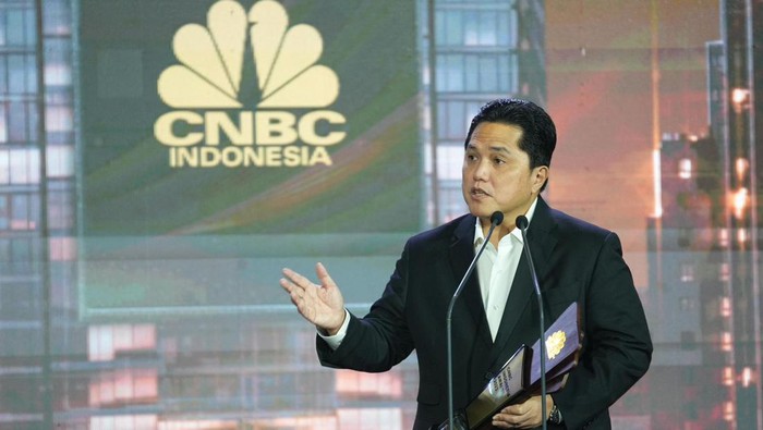 Menteri Badan Usaha Milik Negara (BUMN) Erick Thohir memperoleh penghargaan Best Leader for SOE Transformation dalam CNBC Indonesia Awards 2023.
