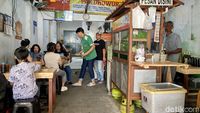 Gurih Sedap Mie Kopyok Pak Dhuwur yang Eksis Sejak 53 Tahun Lalu